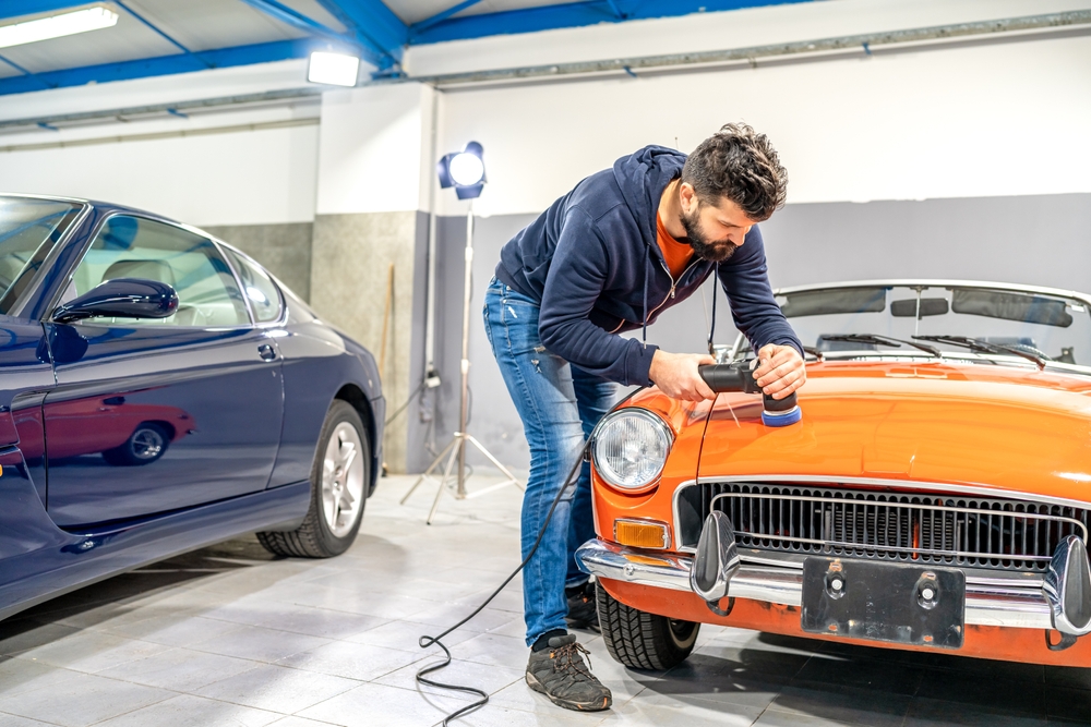 Polerowanie samochodu - ręczne czy mechaniczne?
